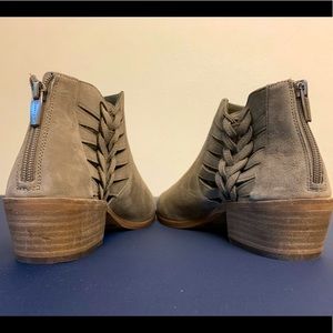 Vince Camuto Ankle Boots, size 9 - never worn.